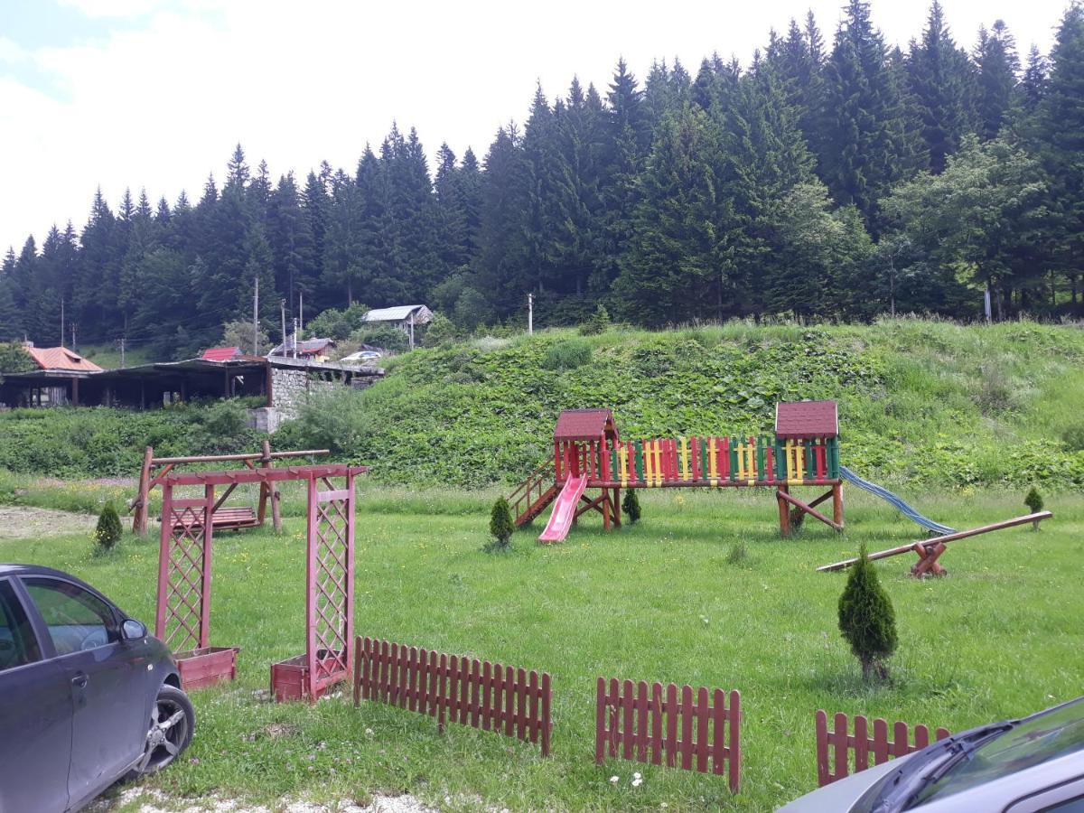 White Horse Hotel Predeal Bagian luar foto