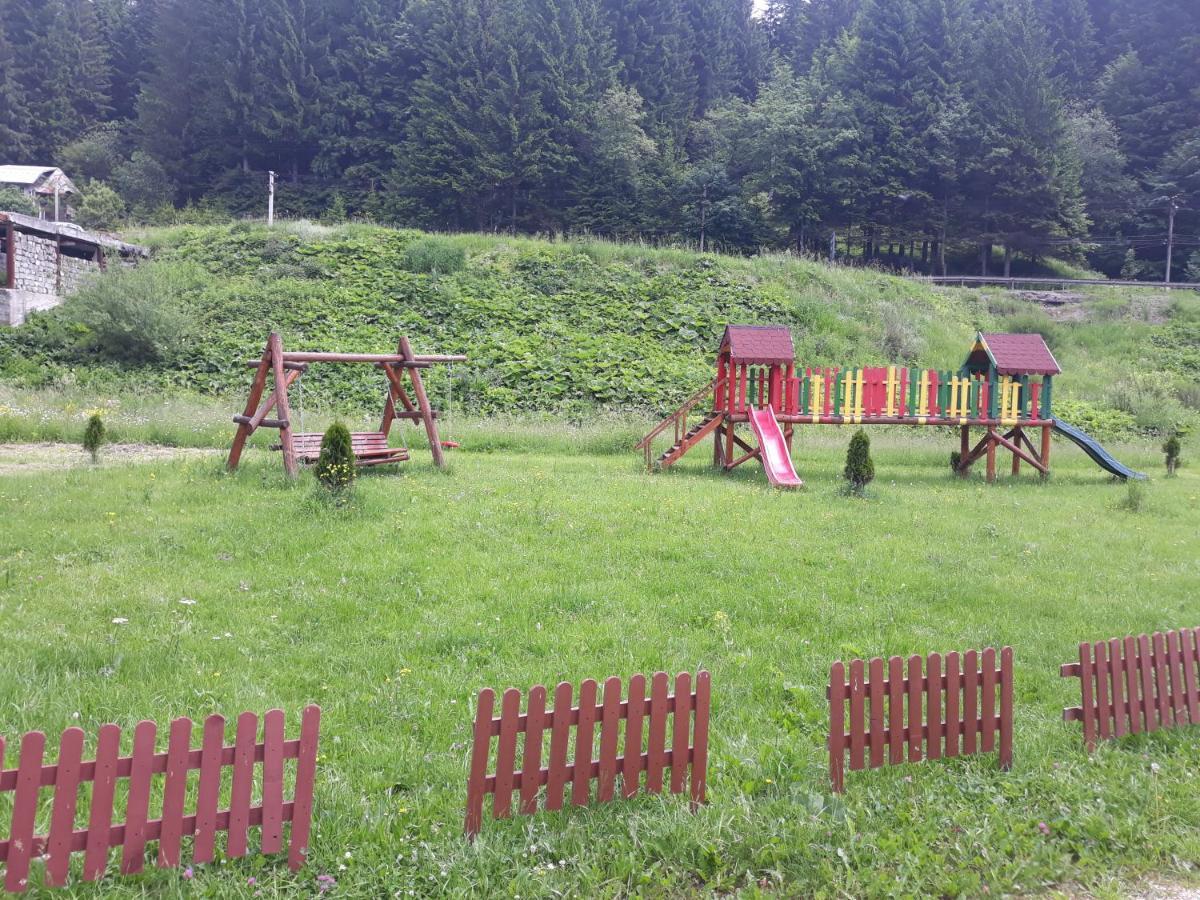 White Horse Hotel Predeal Bagian luar foto