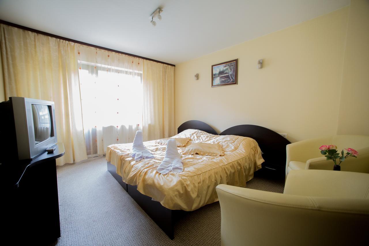 White Horse Hotel Predeal Bagian luar foto