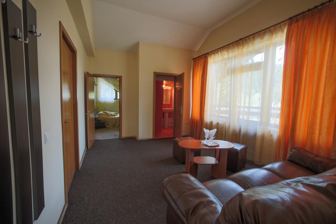 White Horse Hotel Predeal Bagian luar foto