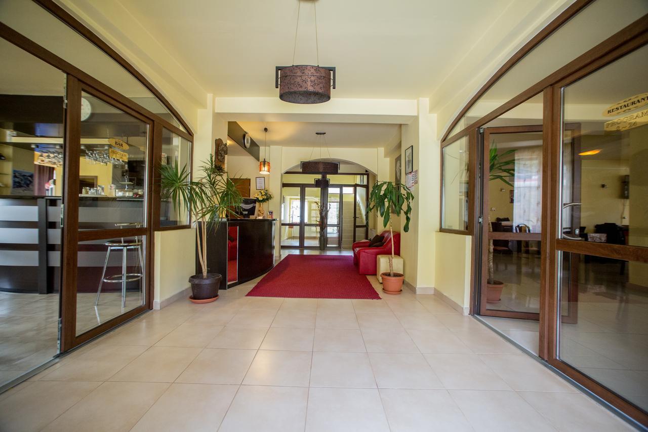 White Horse Hotel Predeal Bagian luar foto