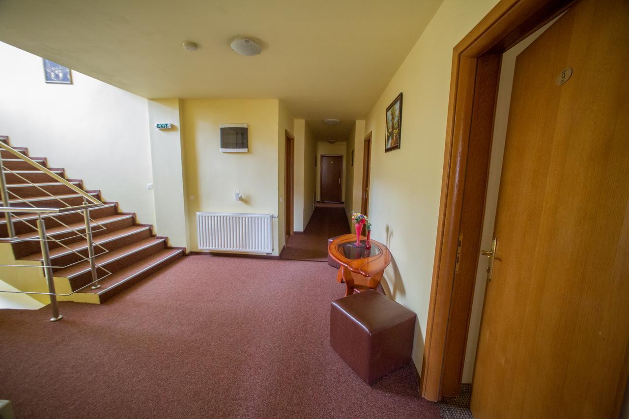 White Horse Hotel Predeal Bagian luar foto